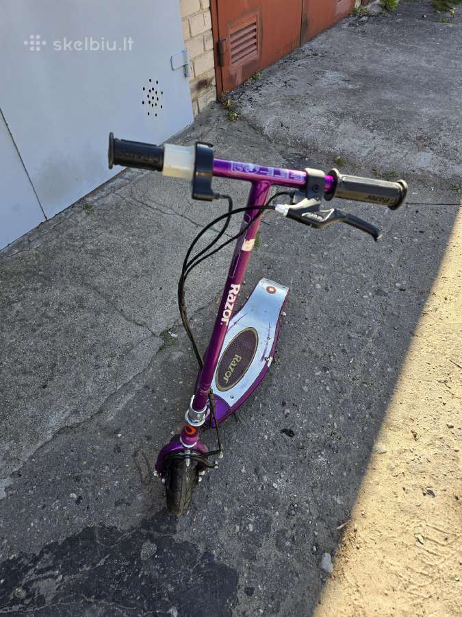 Elektrinis paspirtukas Razor E100s
