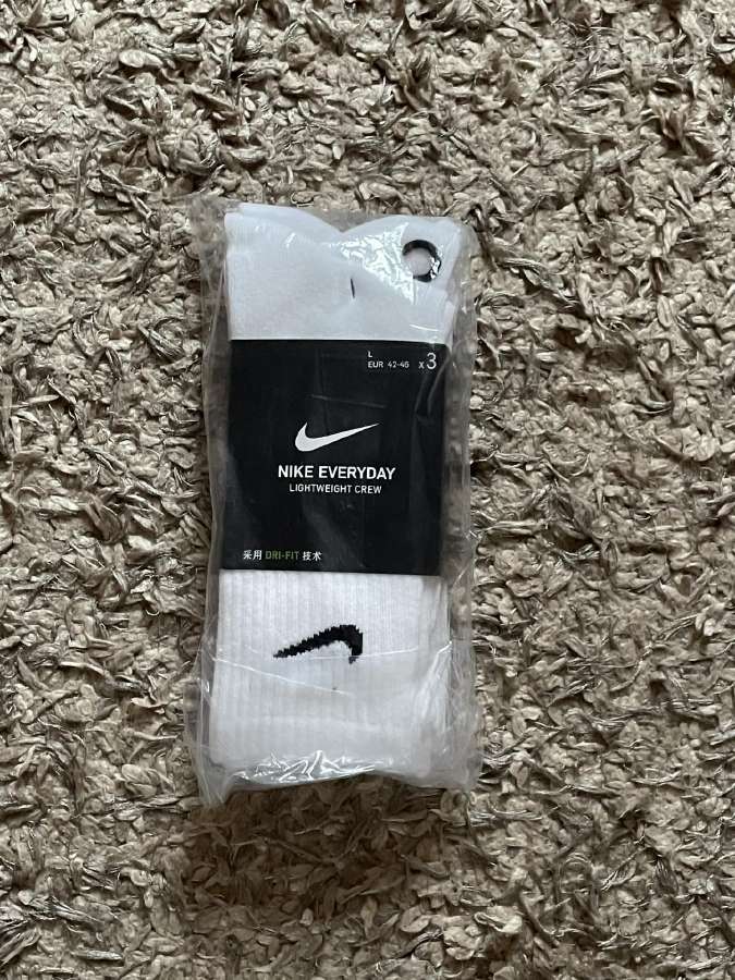 Nike baltos kojinės dydis 42-46 3 poros