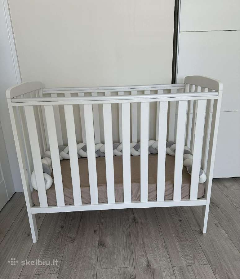 Vaikiška lovytė su čiužiniu kaip nauja.