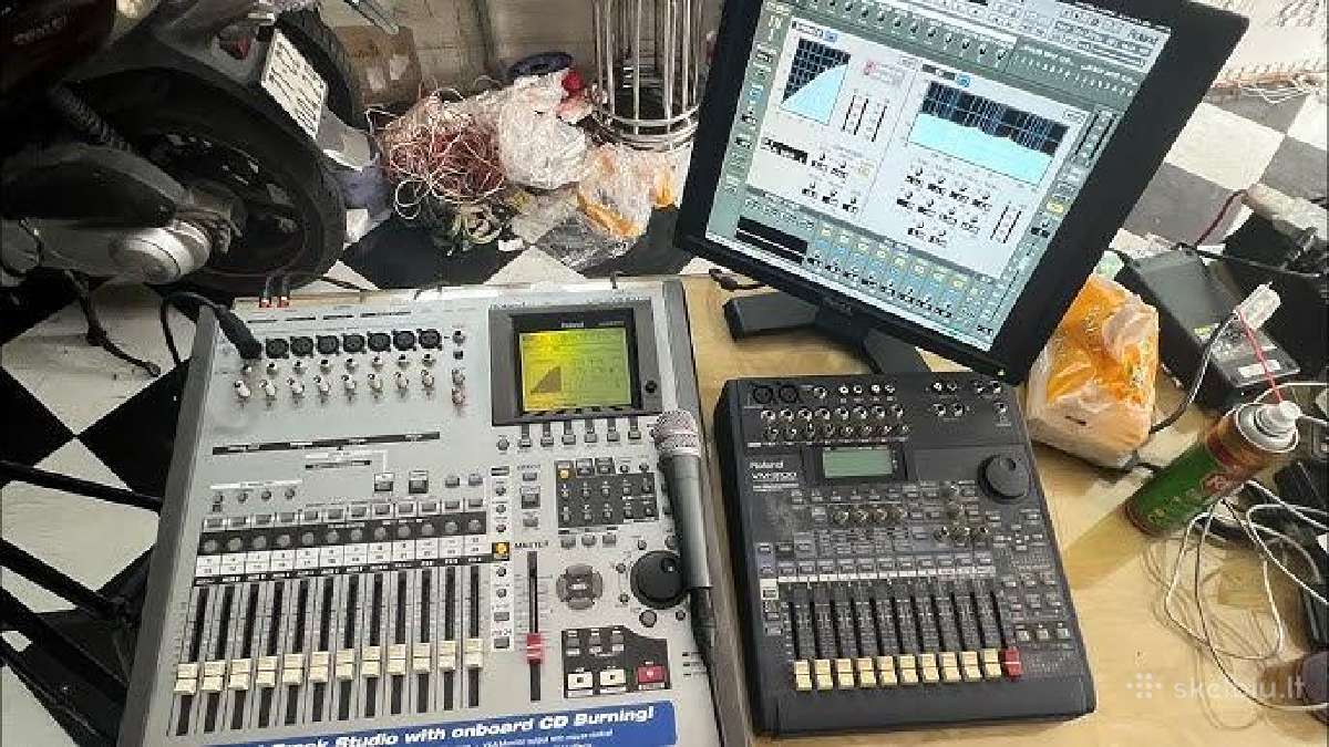 Dinacord Tube , Ibanez GX-30, Shure Sm 58, Roland, - nuotraukos Nr. 22
