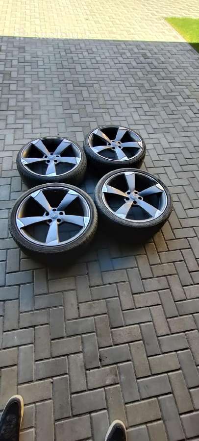 R 20 Audi ratlankai su padangomis