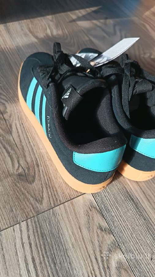 Adidas batai, nenešioti.
