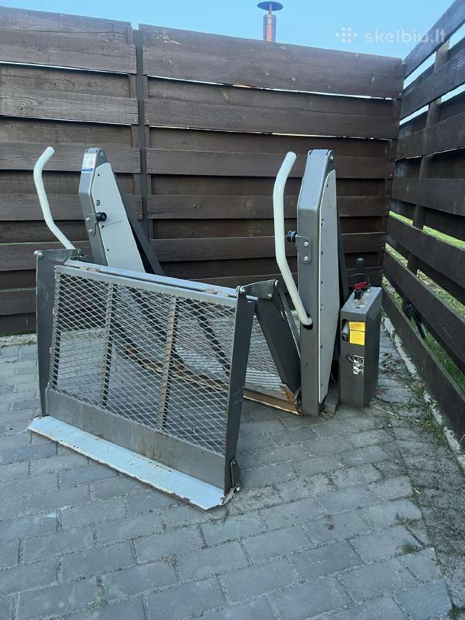 Neįgaliųjų keltuvas, skirtas montuoti į mikroautob