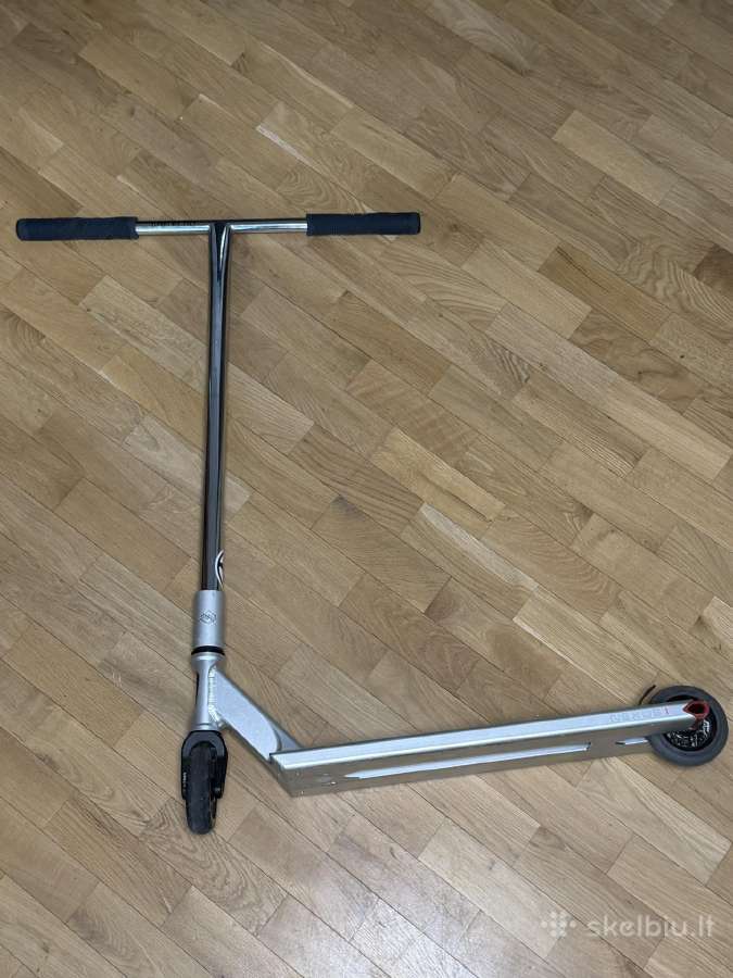 Custom triukinis paspirtukas