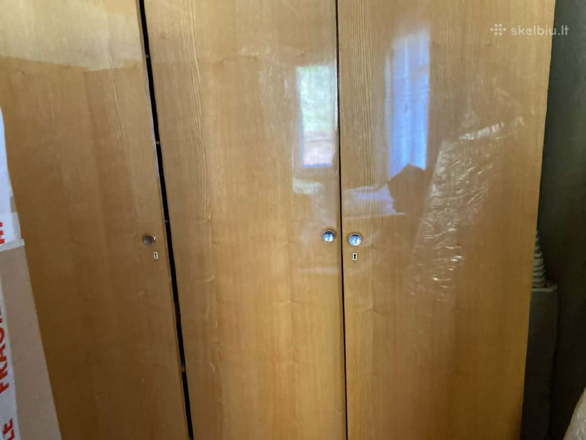 Parduodu 2i spintas ( Arba po viena )