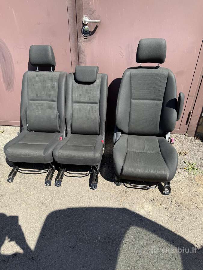 Toyota corola verso salonas