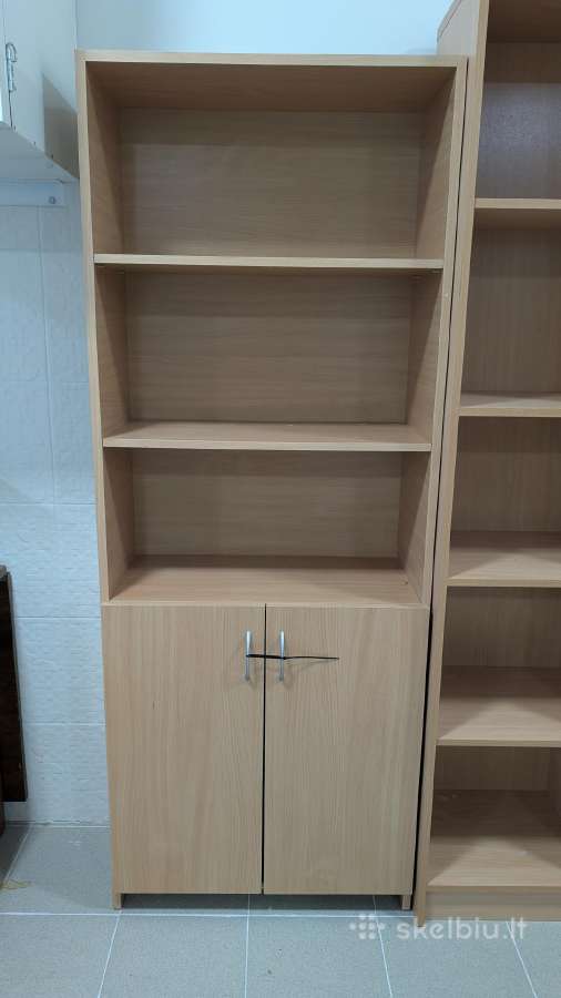 Komoda su spintele