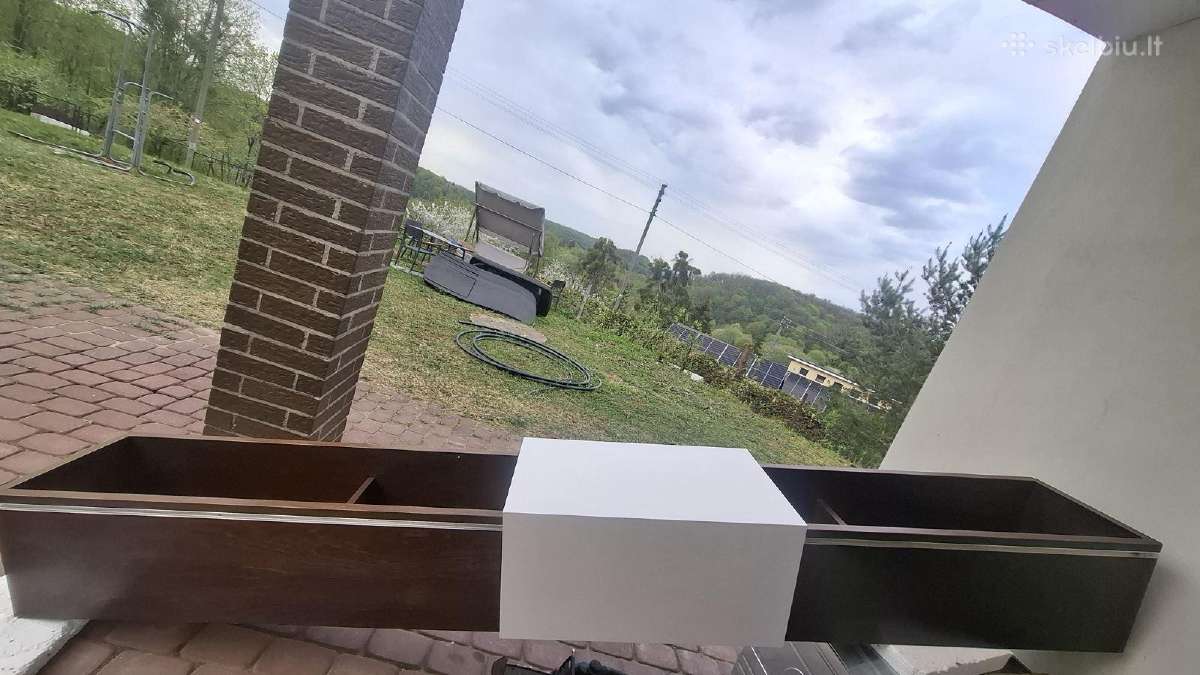 Pakabinama spintelė komoda