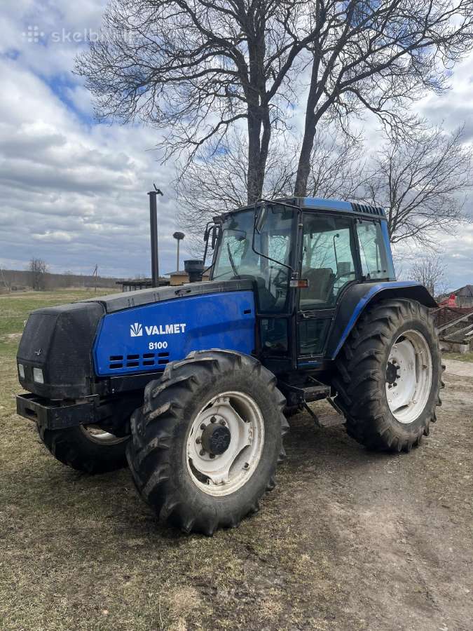 Traktorius Valmet 8100