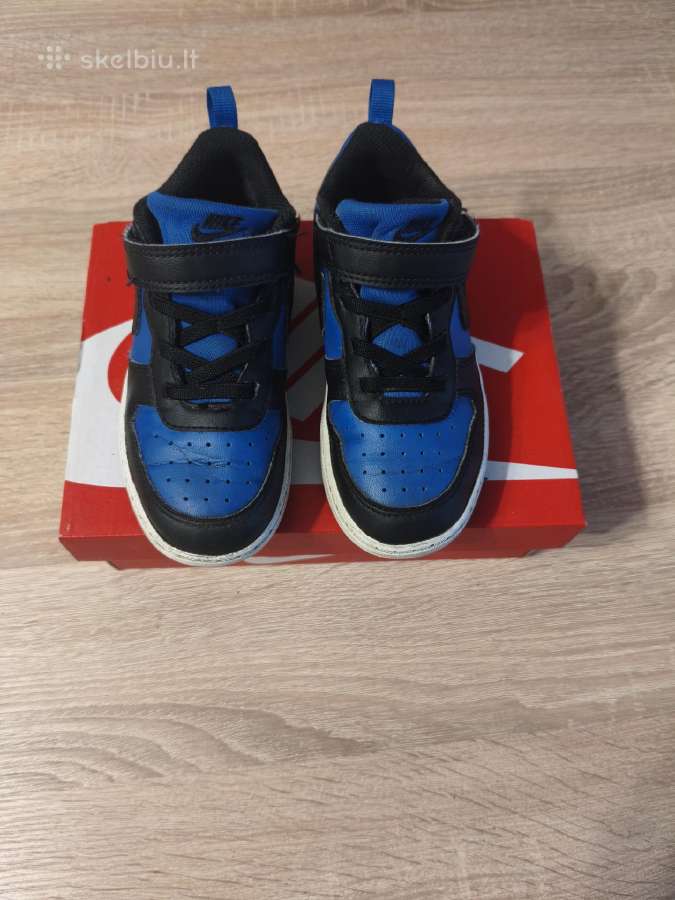 Nike kedukai berniukui.