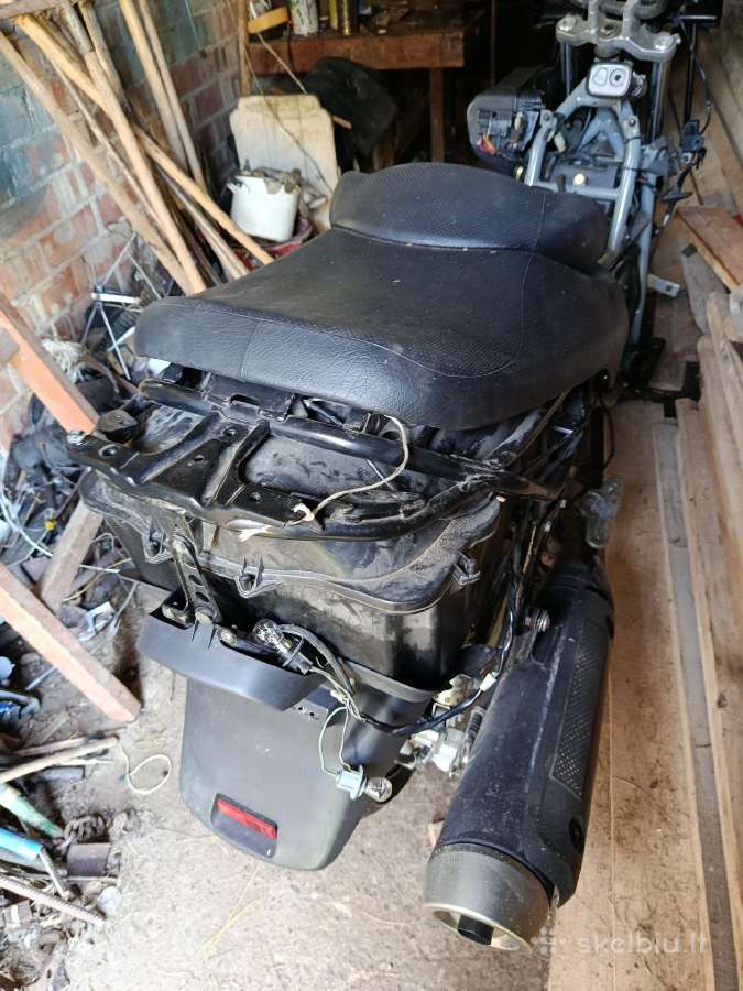 Suzuki burgman 650 ir400 dalimis 650 variklį 45tkm - nuotraukos Nr. 6