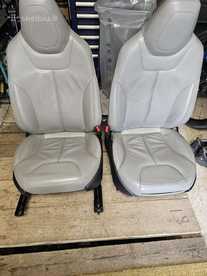 Model S Tesla salonas, 2013 -2016 m.