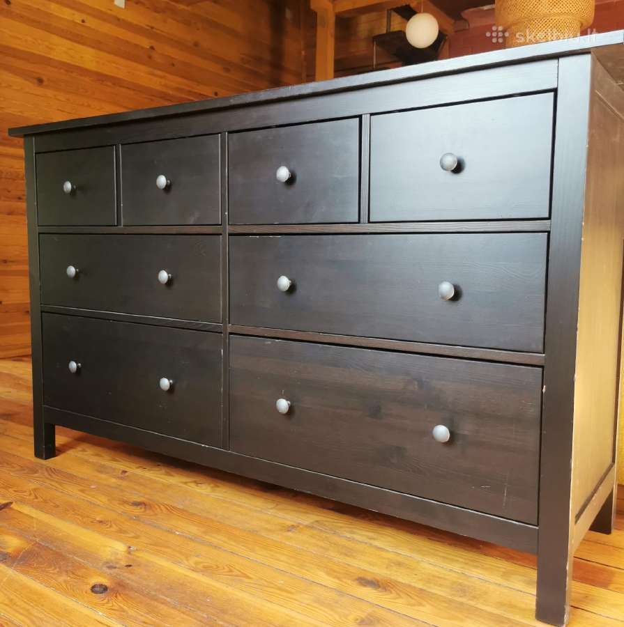 Medinė komoda Hemnes su 8 stalčiais