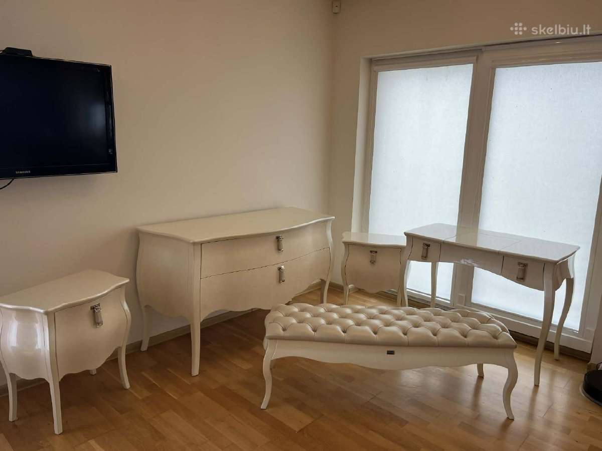 Parduodamas miegamojo baldų komplektas