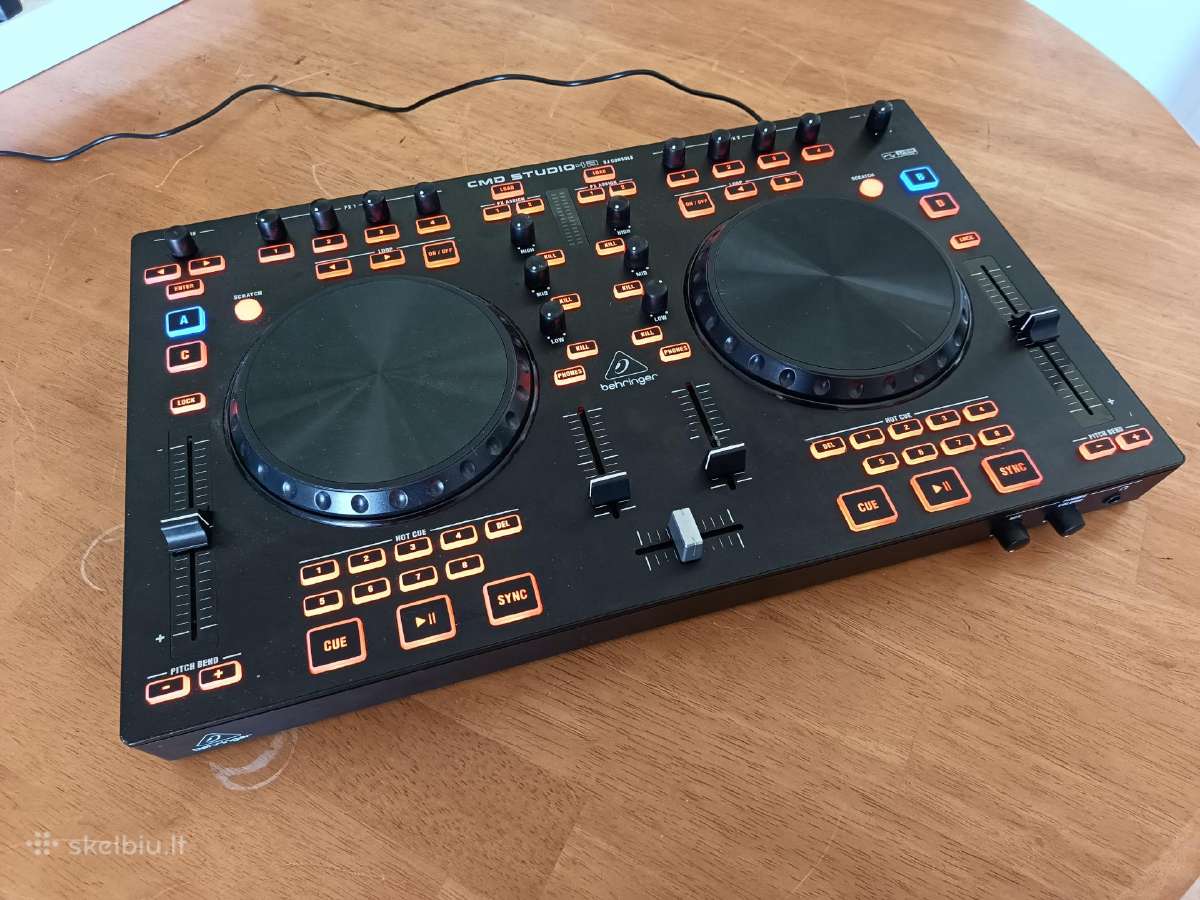 Dj konsole Behringer cmd studio 4a
