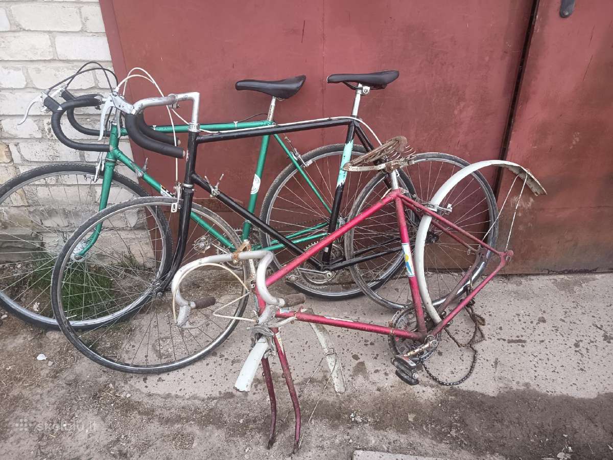 Trys dviračiai
