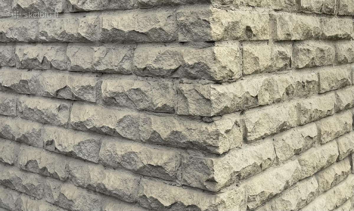 Perku skaldytas / tašytas plytas