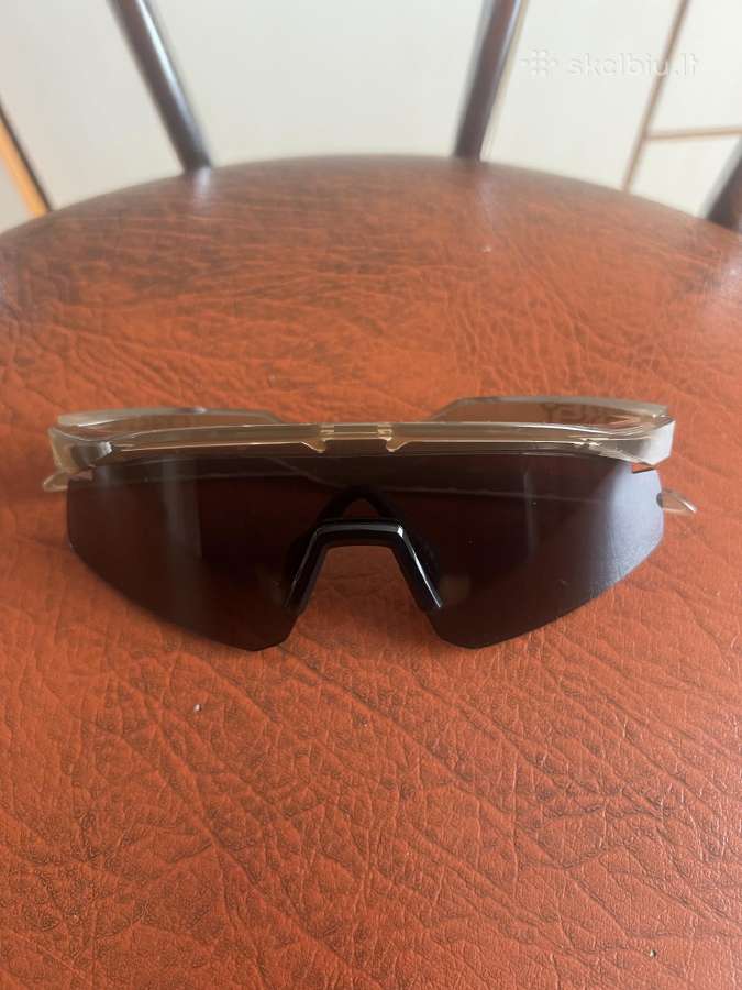 Oakley saulės akiniai