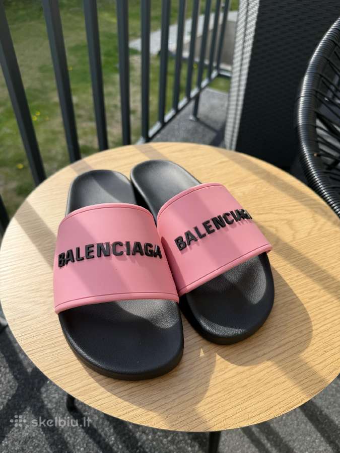 Balenciaga slepetes