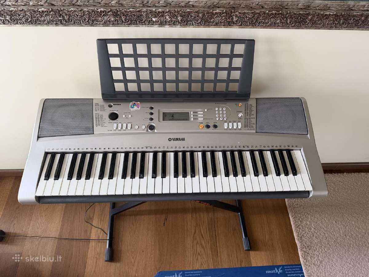 Yamaha Psr-e313 su stovu