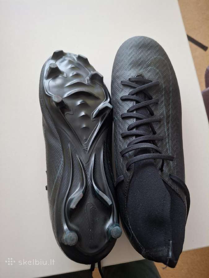 Futbolo Nike bateliai
