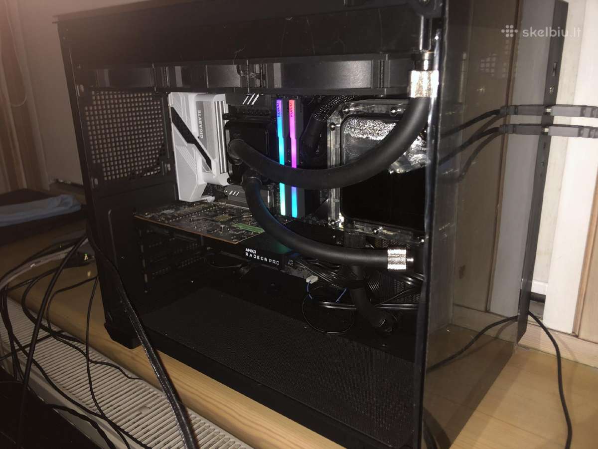 I7-265k, 32gb Ddr5 7200, Amd Radeon , ekwb
