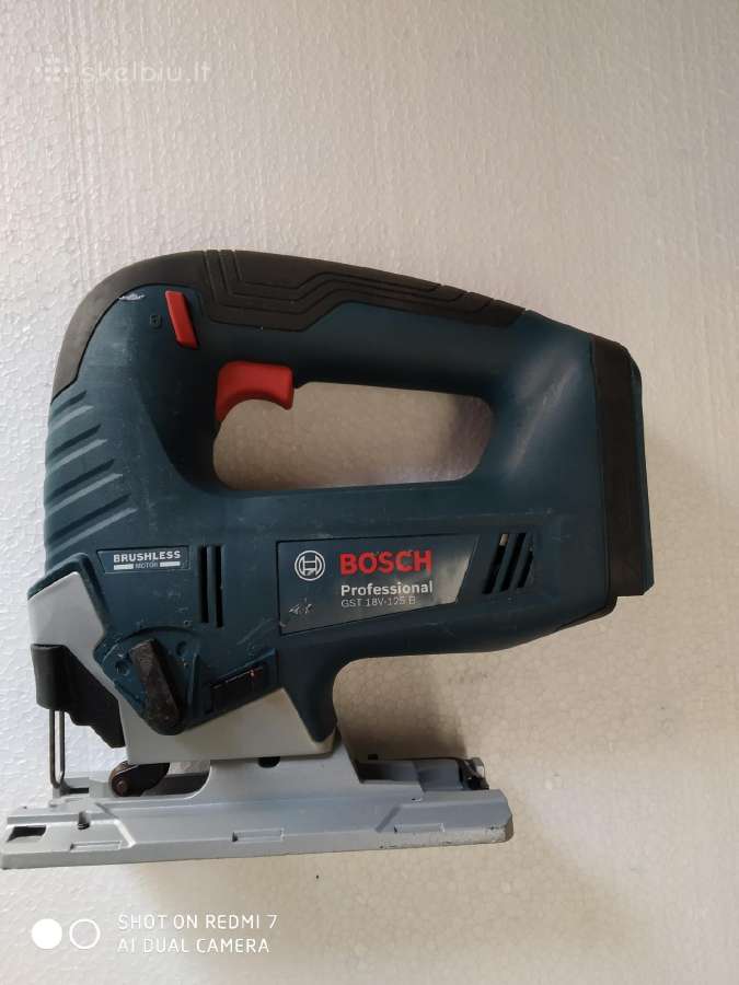 Akumuliatorinis siaurapjūklis Bosch.