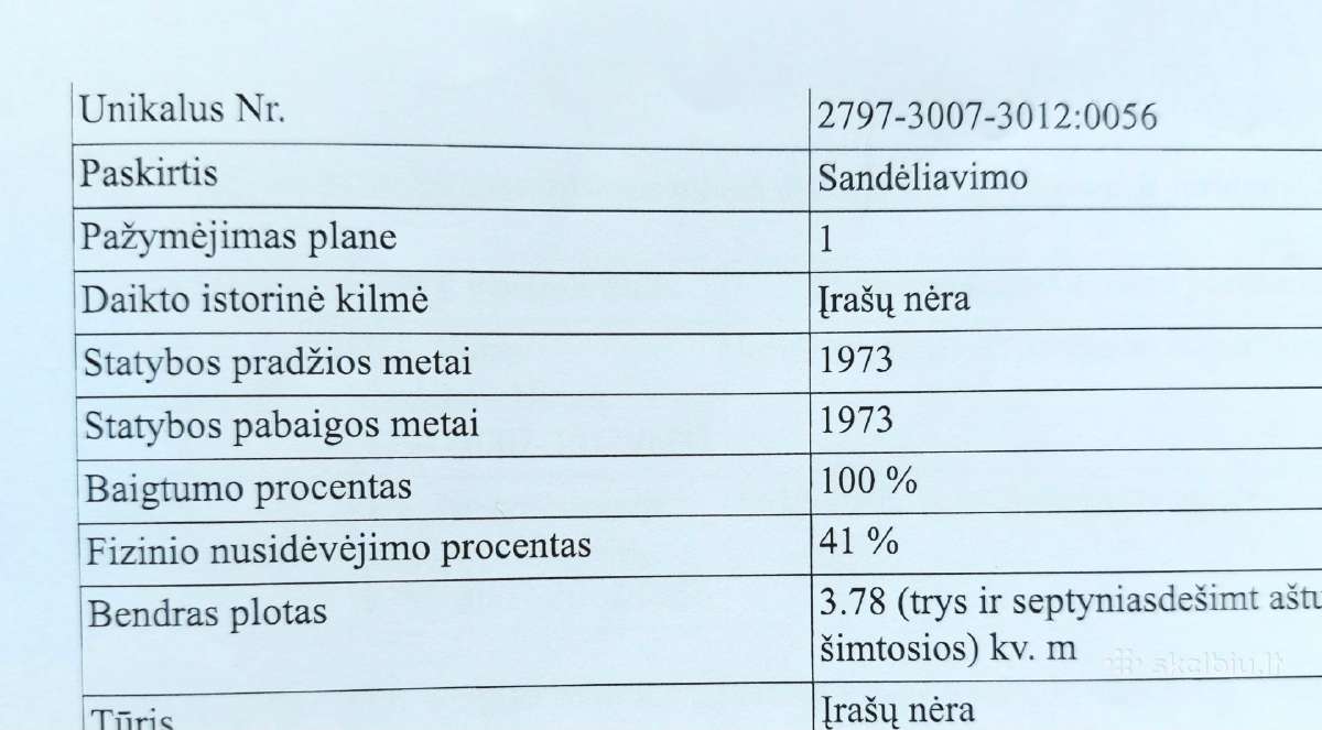 Parduodu 1 kamb.butą ir sandėliuką