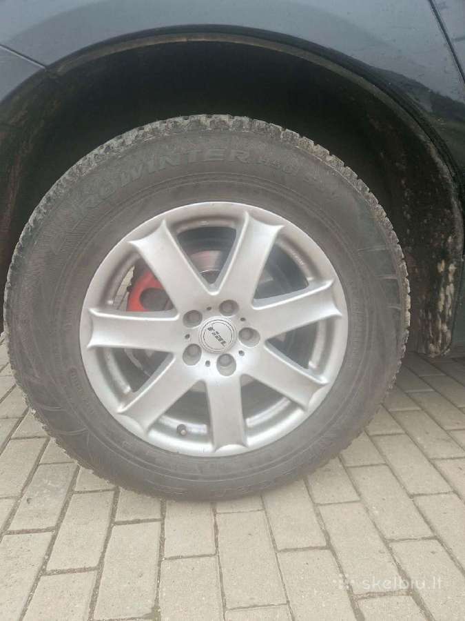 Lieti Ratlankiai Volvo XC60 su gerom padangom.