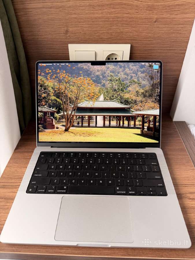 MacBook Pro 14 M3 Pro 18gb RAM / 512gb SSD.