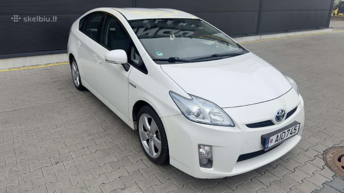 Toyota Prius nuoma