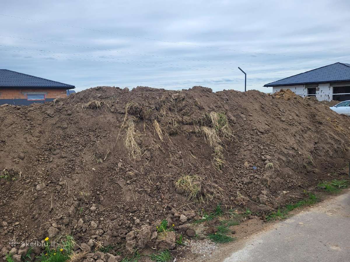 Dovanoju augalinį sluoksnį sklypo pakėlimui