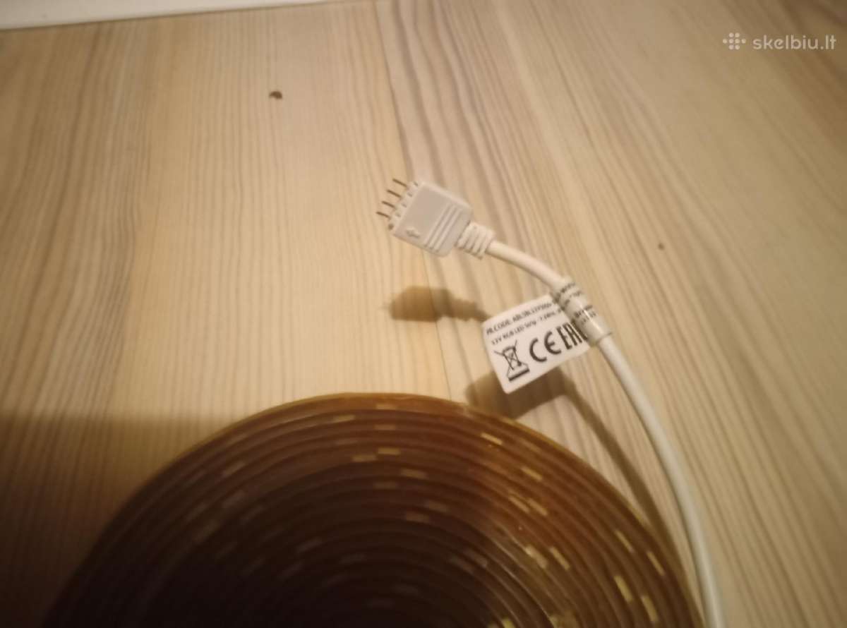 LED juosta su WiFi ir pulteliu.