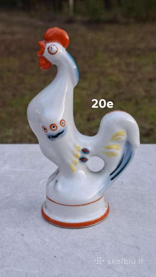 Ankstesnių laikų porceliano statulele