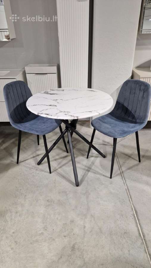 2 modernios veliūrinės kėdės