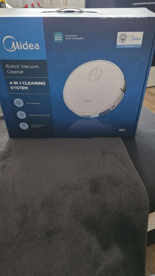 Parduodu Nauja robota siurbli su plovimo funkcija.