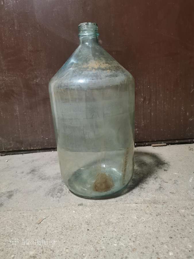 Stiklinė talpa vynui