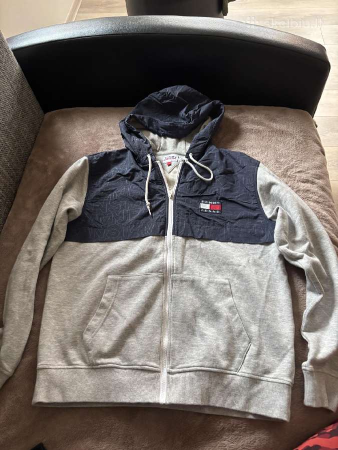Hilfiger megztinis su kapisonu
