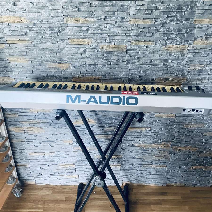 Midi klavetura M-audio.
