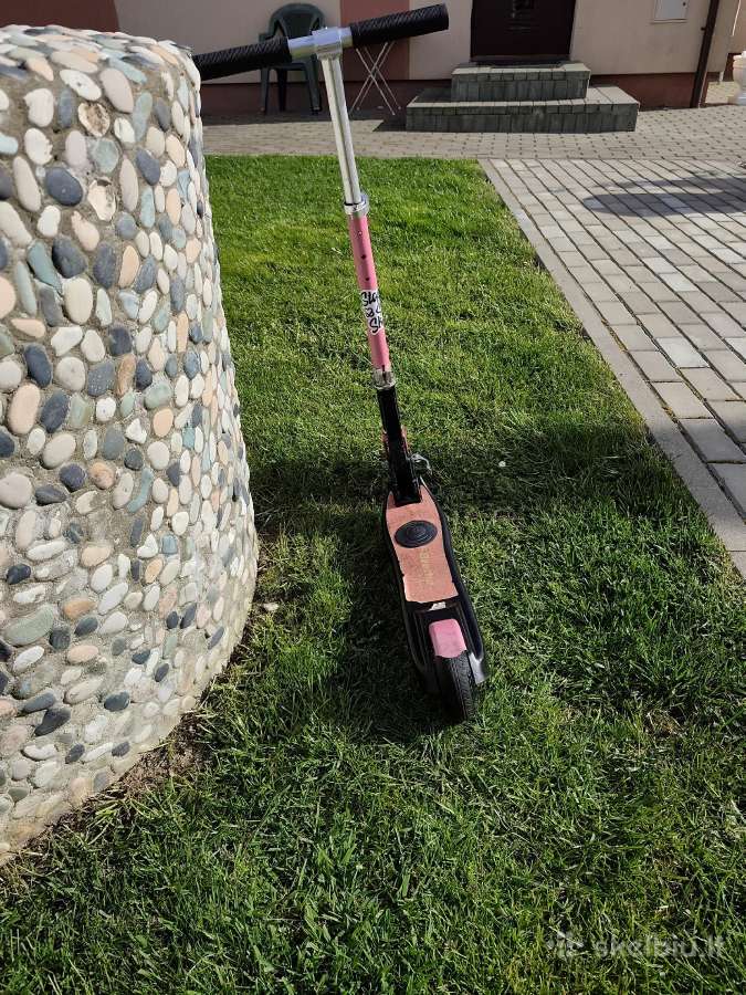 Elektrinis vaikiškas paspirtukas