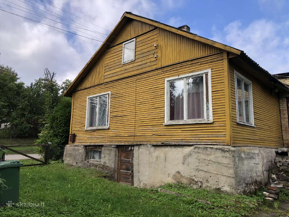 Parduodama Miroslave namo dalis