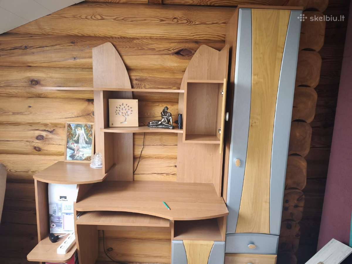 Rašomasis stalas su spintele
