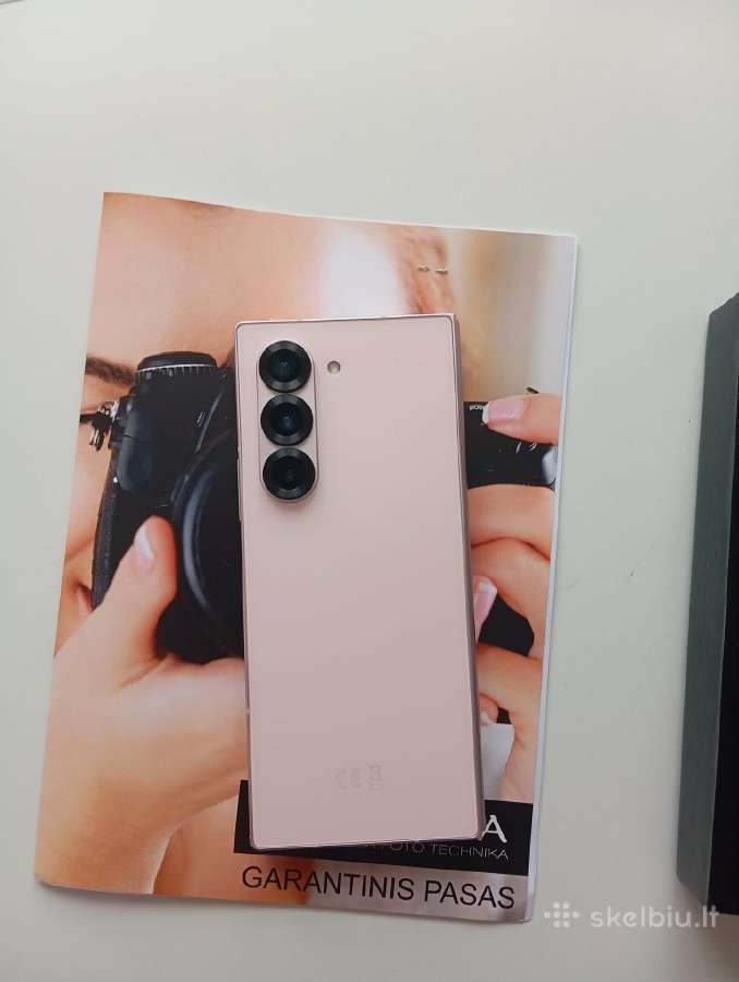 Samsung Galaxy Fold 6 pink