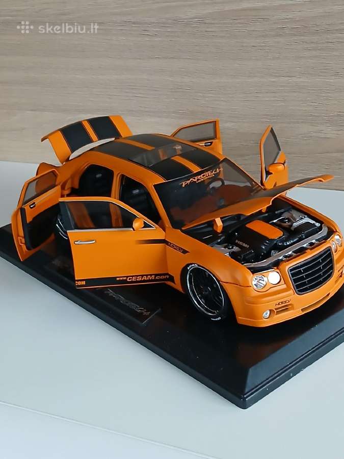 Chrysler 300 c Hemi Dcc 1:18 - nuotraukos Nr. 2