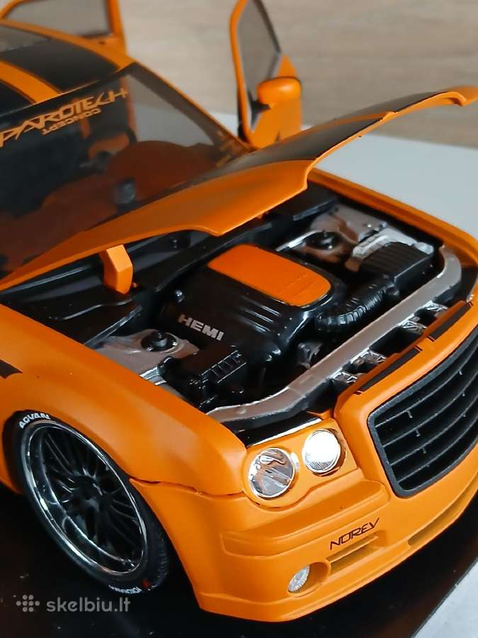 Chrysler 300 c Hemi Dcc 1:18 - nuotraukos Nr. 3