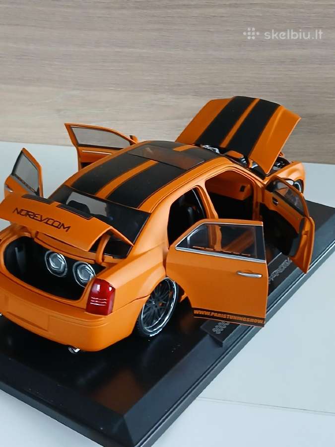 Chrysler 300 c Hemi Dcc 1:18 - nuotraukos Nr. 4