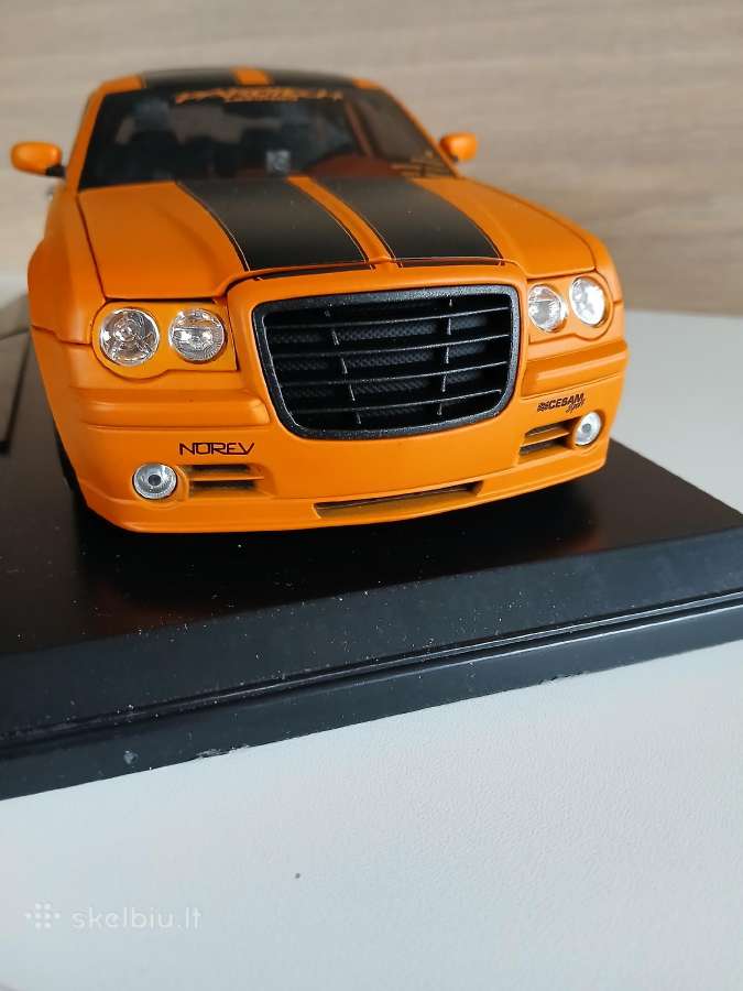 Chrysler 300 c Hemi Dcc 1:18 - nuotraukos Nr. 5