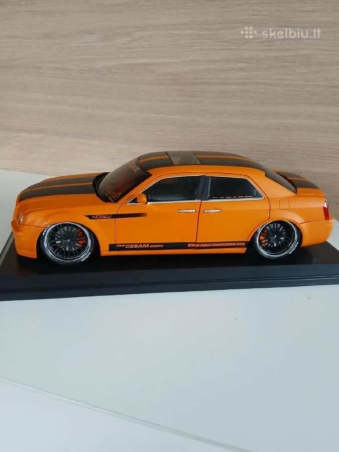 Chrysler 300 c Hemi Dcc 1:18 - nuotraukos Nr. 7