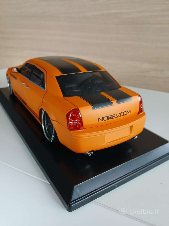 Chrysler 300 c Hemi Dcc 1:18 - nuotraukos Nr. 8