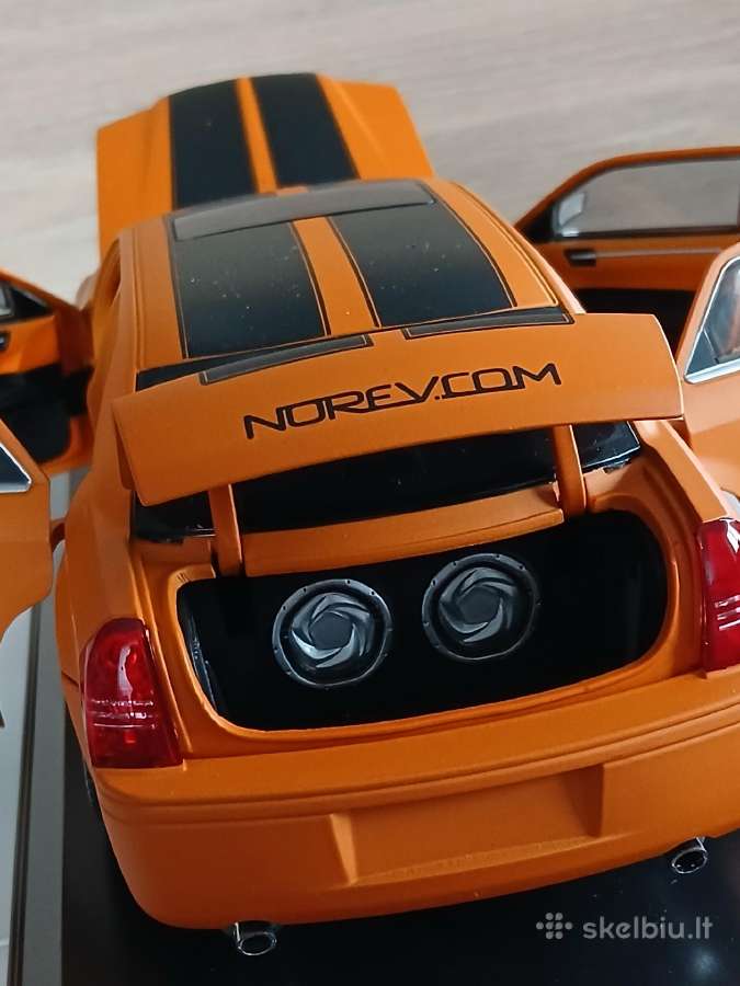 Chrysler 300 c Hemi Dcc 1:18 - nuotraukos Nr. 10